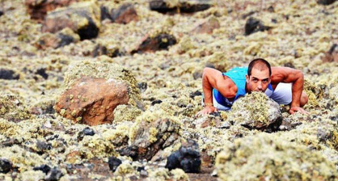 Basado en los movimientos de nuestros antepasados cazadores y recolectores, este nuevo sistema de entrenamiento físico gana adeptos en todo el mundo. Cuáles son sus características, sus pro y sus contra.