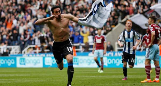 El ex volante de Vélez dio una asistencia y marcó un gol en el 2-0 sobre West Ham.