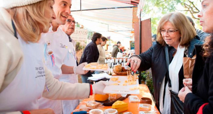 La feria itinerante dedicada a los alimentos saludables regresa a la Plaza Unidad Latinoamericana, del barrio de Palermo, con 80 stands de productores y más de 800 alimentos para degustar sin cargo y comprar a precio promocional. De 10 a 18h. Entrada libre y gratuita.