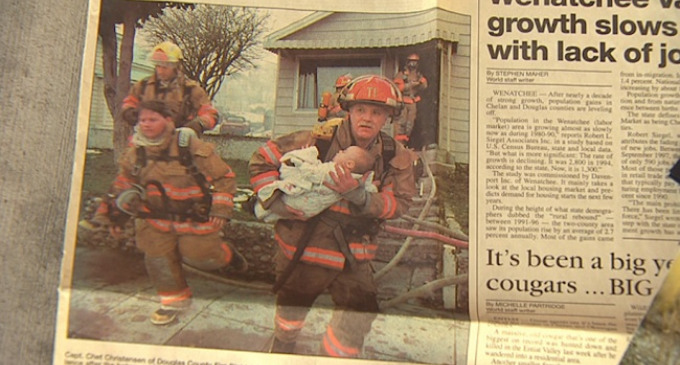 Un bombero rescató a una pequeña bebé de un incendio y ella le retribuyó el gesto el día de su graduación. Esta es la historia.