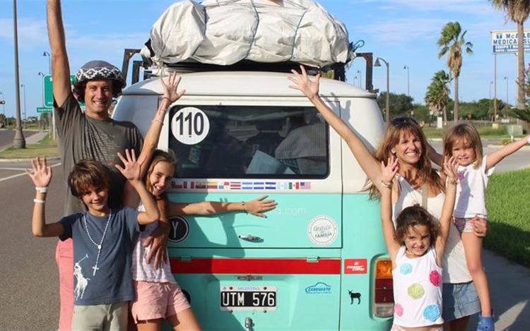 Una familia argentina, junto al papa Francisco: "Charlamos como si fuésemos amigos"