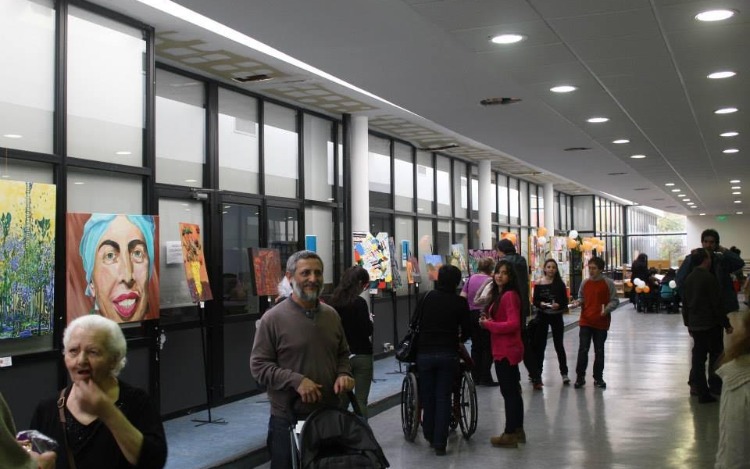 El sábado 3 de octubre, entre las 15 y las 19 horas, en el Instituto Nacional de Educación Tecnológica (INET), en la calle Saavedra 789, ADM realizará la séptima edición de “MostrArte” con el objeto de generar un espacio de inclusión social estimulando la expresión artística de personas con enfermedades neuromusculares, amigos, familiares y público en general. Entrada Libre y Gratuita.