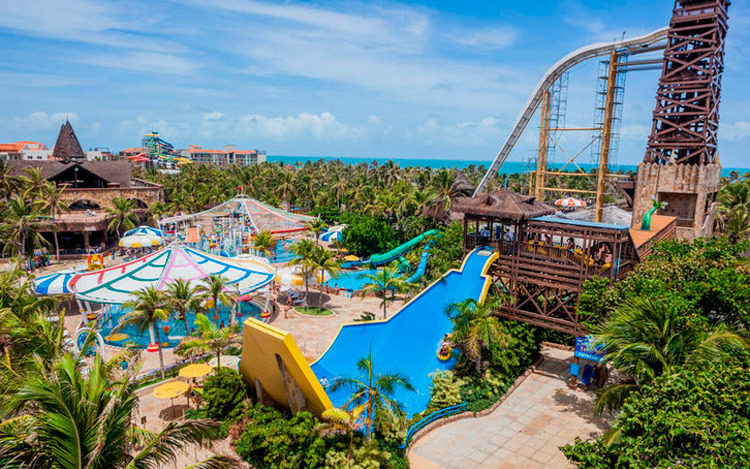 Beto Carrero World en Santa Catarina, Beach Park en Ceará y Hot Park en Goiás ofrecen juegos para toda la familia.