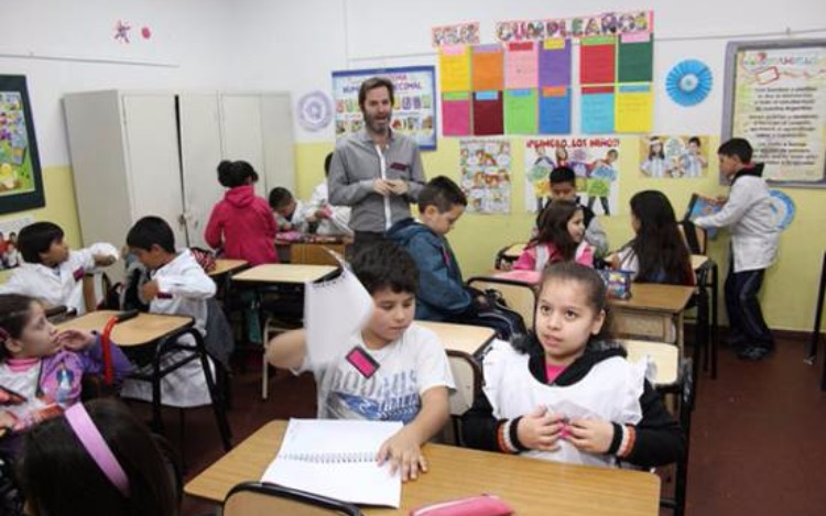 Para mejorar la convivencia darán meditación en colegios de San Isidro. El intendente Gustavo Posse y el médico Daniel López Rosetti explicaron de qué se trata este programa innovador que apunta a mejorar el aprendizaje y disminuir la violencia escolar.