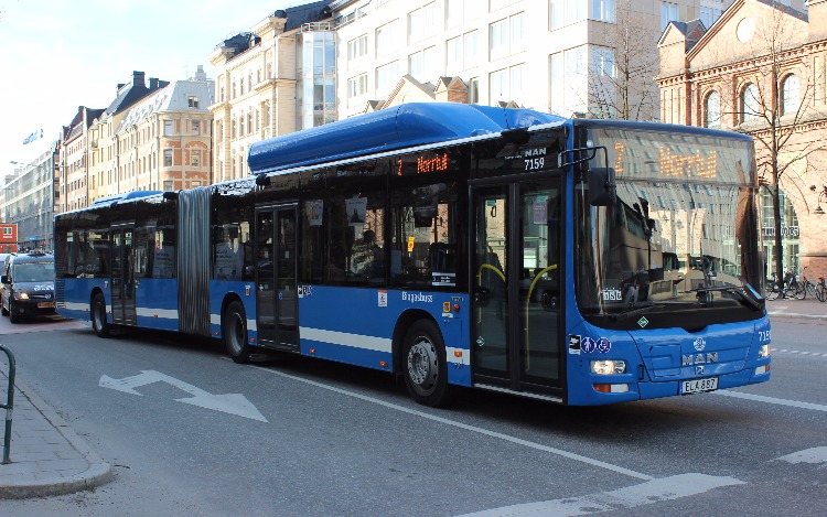 Para cumplir con el objetivo de reducción de emisión de gases de efecto invernadero, Suecia está migrando su paradigma energético para su red de autobuses, reemplazando a los combustibles y gas natural por biogas proveniente de la fermentación de aguas y "grasa de restaurantes".