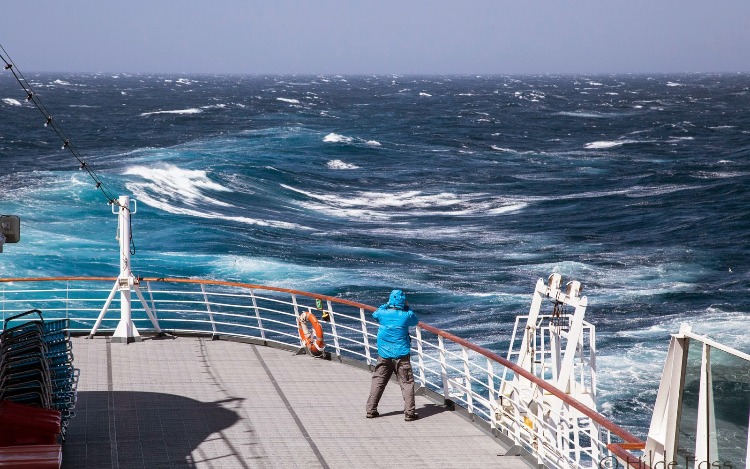 Con el arribo de dos naves antárticas, el Fram de Hurtigruten y el Sea Spirit de Poseidon Expeditions, comenzó la temporada de cruceros en “La Reina del Plata”.