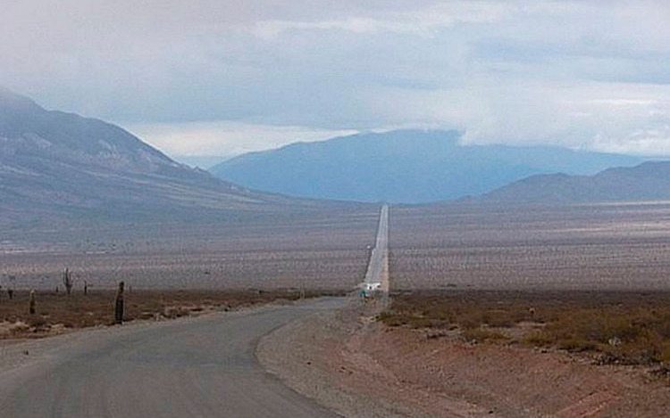 Esta nueva propuesta turística se concretará una vez que concluyan las obras para la puesta en valor de la ruta 33, un espectacular recorrido de 110 kilómetros desde El Carril (37 km al sur de la capital provincial) hasta Payogasta, cerca de Cachi.