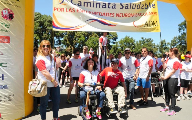 La Asociación Distrofia Muscular (ADM) organizó la actividad aeróbica inclusiva en el Rosedal de Palermo para crear conciencia.