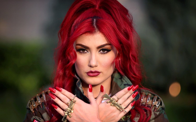 Helly Luv, la “Shakira kurda”