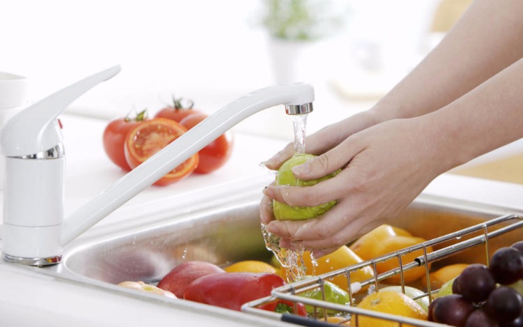 Una solución natural para limpiar las frutas y los vegetales de pesticidas y bacterias