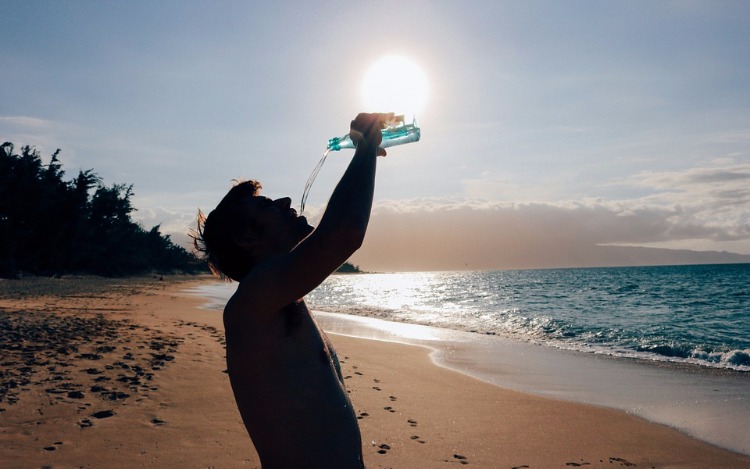 Beber agua nos pone de buen humor