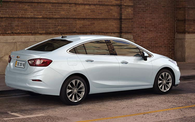 El Chevrolet Cruze será el primer auto en la Argentina conectado con Android Auto de Google y CarPlay de Apple. Desde la planta de Rosario, el nuevo modelo Cruze tendrá conectividad con smartphones y tambien incluye el servicio de asistencia permanente OnStar.