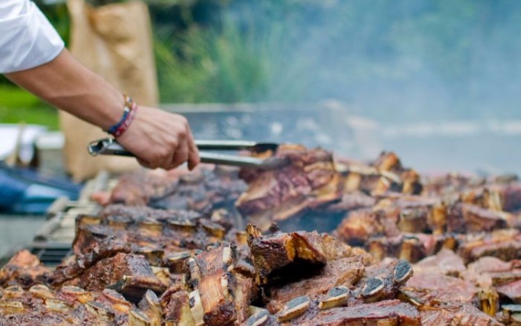 En el marco de BA Capital Gastronómica, el domingo 9 de octubre en la Avenida 9 de Julio, se realizará el Primer Campeonato Federal del Asado, que busca honrar nuestra identidad como pueblo y que se reconoce como el ritual preferido de las familias argentinas.