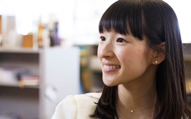 La japonesa Marie Kondo sugiere que “la verdadera vida comienza luego de poner la casa en orden”.