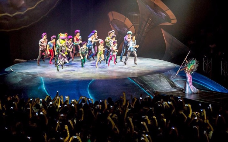 "El comienzo fue un Big Bang, y fue caliente". El espectáculo de clase mundial tributo a Soda Stereo, arrancó ayer en Argentina. Toda Latinoamérica volverá a vibrar con la genialidad musical de la banda liderada por Gustavo Cerati y la magia del Cirque du Soleil. Satisfacción garantizada.