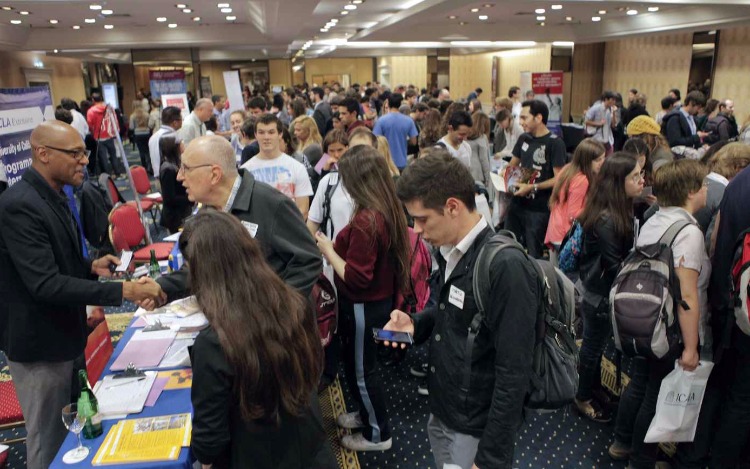 Más de 60 prestigiosas universidades de Estados Unidos brindarán hoy información sobre sus programas, opciones de becas y estudios.