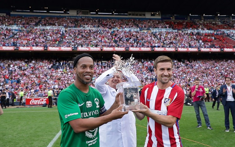 El Vicente Calderón vivió junto a Scholas una despedida gloriosa jugando a favor de la integración de niños y jóvenes