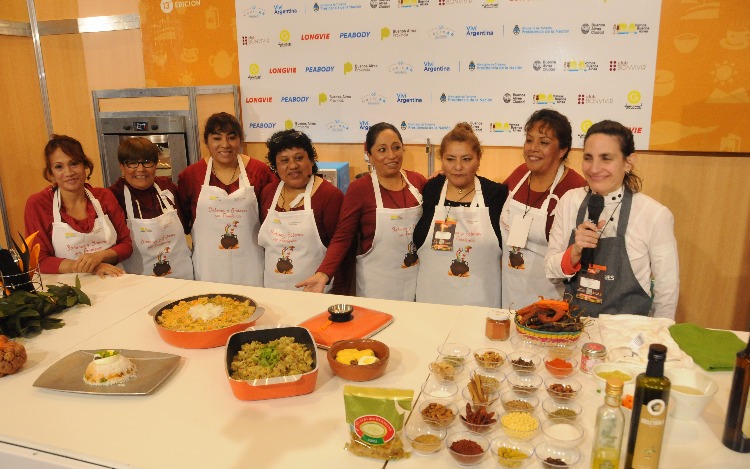 Un grupo de mujeres de la villa 1-11-14 llevan adelante un proyecto muy especial para integrar a través de la cocina a las diferentes colectividades de inmigrantes que viven en su barrio. Y en  Caminos y Sabores, presentaron la innovadora propuesta junto a unos riquísimos platos de arroz.