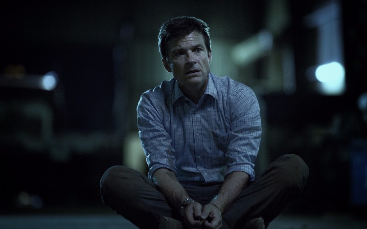 La nueva apuesta protagonizada por Jason Bateman guarda muchos puntos en común con la aclamada serie de AMC ¿Acierto de la plataforma de streaming?