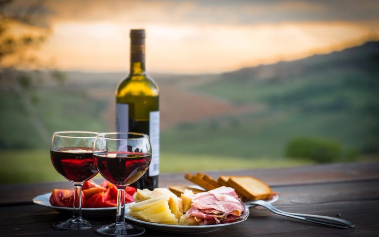 Un plan de viernes para los amantes del vino y charlas profundas