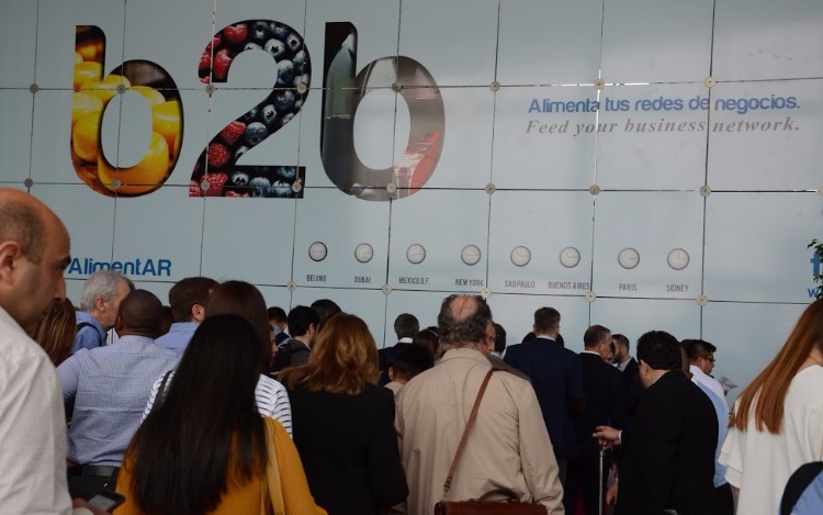 La exposición B2B de alimentos, bebidas y tendencias comenzó su primera edición en Tecnópolis,  con la presencia de 350 compradores de 44 países, que desde hoy hasta el viernes tendrán 9000 reuniones con 300 empresas exportadoras de Argentina y el resto de la región. Durante la inauguración, se informó que la novena edición de LAC Flavors generó negocios por 152 millones de dólares entre ayer y hoy, lo que genera grandes perspectivas para la exposición.