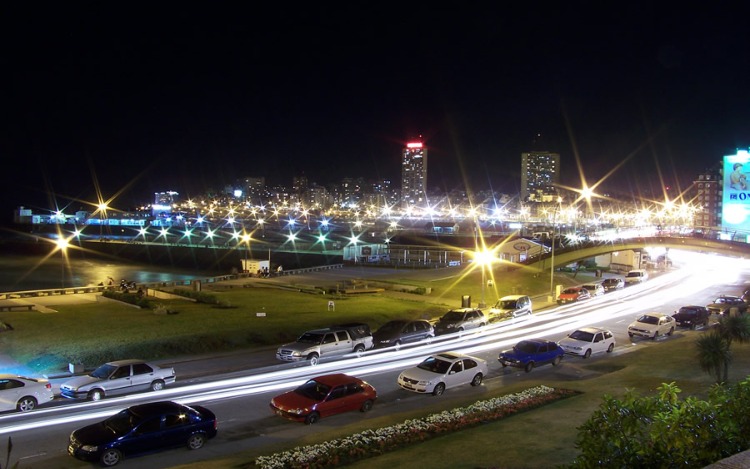 Mar del Plata ofece múltiples opciones para disfrutar de la playa, el nuevo circuito de cervecerías y el centro comercial