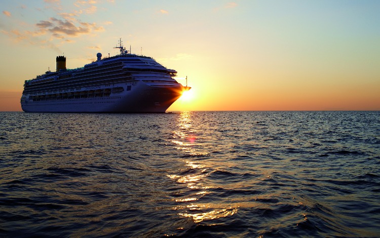 Cine a bordo del Costa Fascinosa en un crucero temático transatlántico de Argentina a Italia.