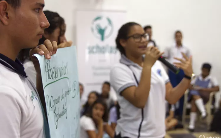 
			Desde el pasado jueves 19 de abril hasta el 27 de este mes, 350 jóvenes de la ciudad de Barranquilla de entre 15 y 17 años de 35 escuelas públicas y privadas participan de la cuarta edición del programa Scholas Ciudadanía con el que Scholas Occurrentes le da la bienvenida a su fundación en Colombia.