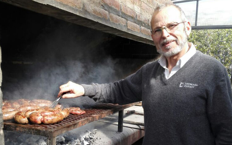 El Ingeniero Claudio Valerio realizó una investigación, que dio origen al libro donde afirma que el clásico "asado de tira" es oriundo de la ciudad de Campana.