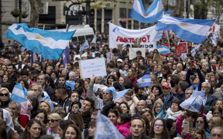 Se entregarán en el Congreso más de 150.000 firmas en contra del proyecto de legalización del aborto