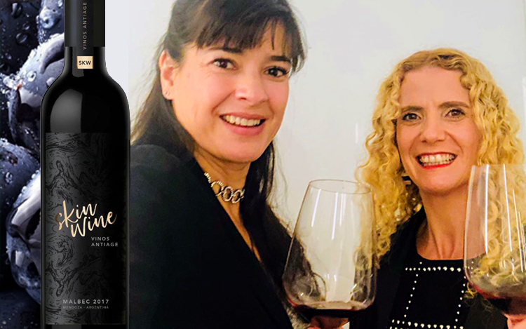 Dos argentinas crearon el primer vino antiage. Se trata de un malbec joven con el doble de antioxidantes habituales. Viene en una única presentación de 500 centímetros cúbicos.