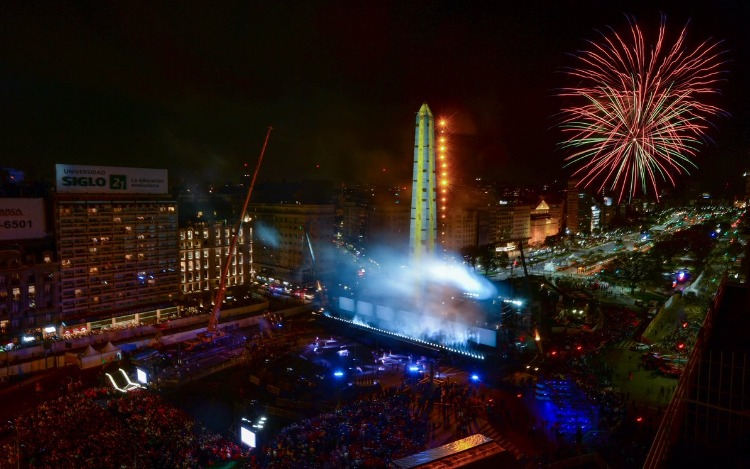 La fiesta de apertura, libre y gratuita para todo el público, se llevó a cabo en el Obelisco y contó con dos escenarios móviles y 13 espacios con pantallas y sonido a lo largo de la avenida 9 de Julio. La competencia arrancará este domingo.