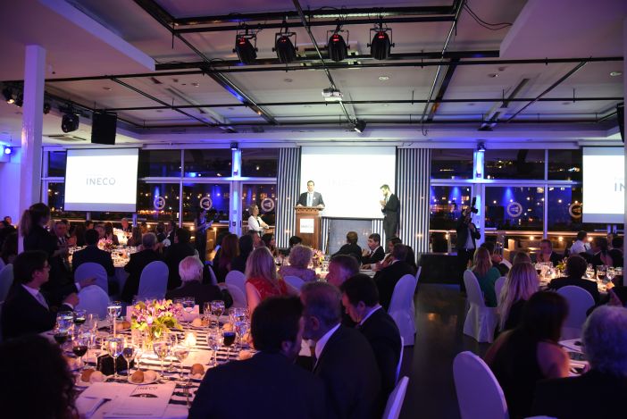 Con la presencia de diversas personalidades del espectáculo; empresarios; periodistas y políticos, se realizó el pasado lunes 22 en el Yacht Club de Puerto Madero, la gala a beneficio, con el objetivo de sumar aportes para aumentar la conciencia en la sociedad y aunar esfuerzos para profundizar la investigación científica a fin de lograr un mundo sin Alzheimer.