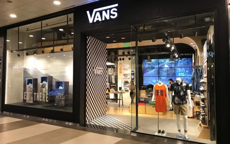 town center mall vans