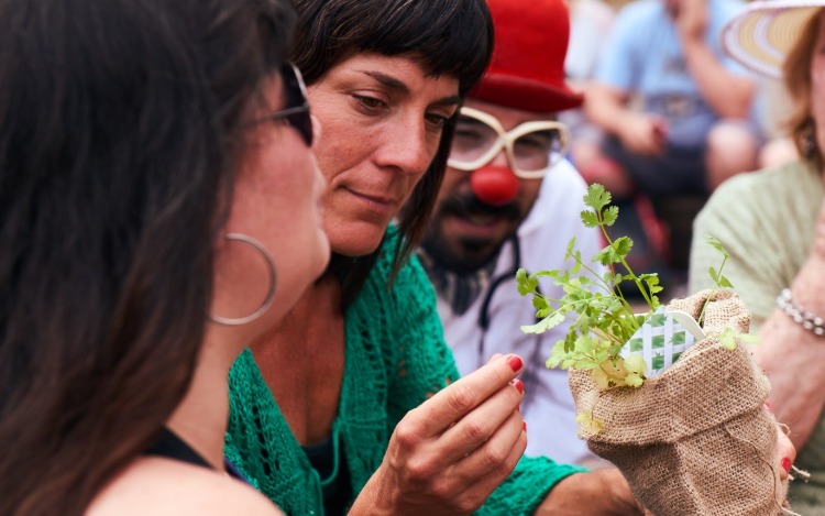 A través del programa “Manos a la tierra” se darán charlas y talleres además de brindar materiales para que los vecinos inicien una huerta en su casa.