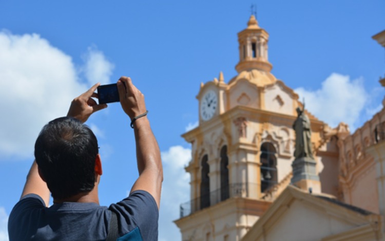 Olas de turistas europeos planifican sus próximas vacaciones en Argentina y Córdoba se encuentra entre los hotspots.