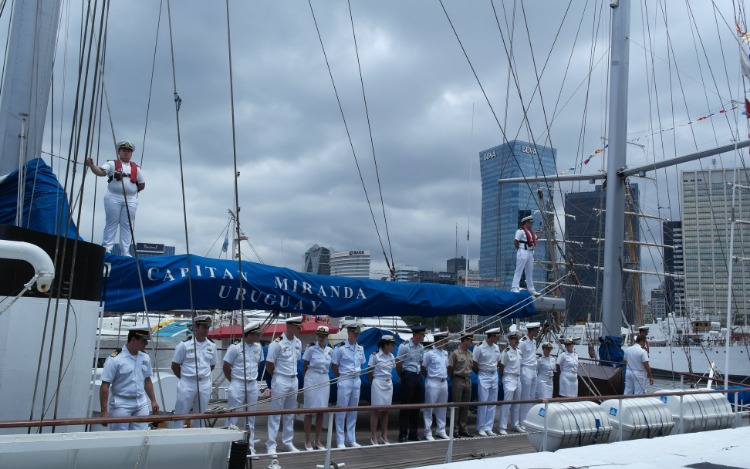 El Velero Escuela uruguayo “Capitán Miranda” de visita en Buenos Aires