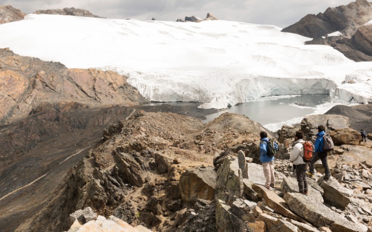 Un paisaje único, una flora y fauna autóctonas y restos arqueológicos históricos aguardan en el nevado. El glaciar actúa de factor de concienciación como atractivo principal de la Ruta del Cambio Climático.