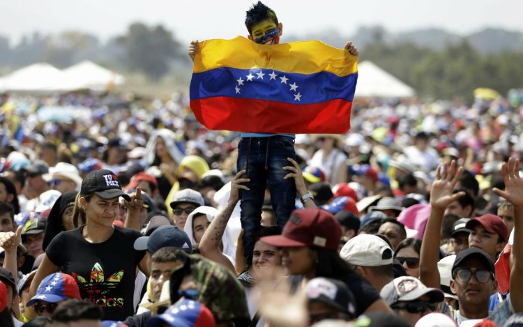 Así fue el mega concierto en la ciudad de Cúcuta, en la frontera entre Colombia y Venezuela. Organizado por Richard Branson (Virgin) con el objetivo de recaudar 100 millones de dólares en ayuda humanitaria, respondiendo al pedido del Presidente Interino Juan Guaidó.