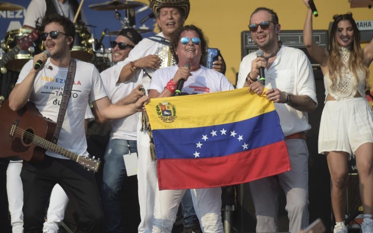 Así fue el mega concierto en la ciudad de Cúcuta, en la frontera entre Colombia y Venezuela. Organizado por Richard Branson (Virgin) con el objetivo de recaudar 100 millones de dólares en ayuda humanitaria, respondiendo al pedido del Presidente Interino Juan Guaidó.