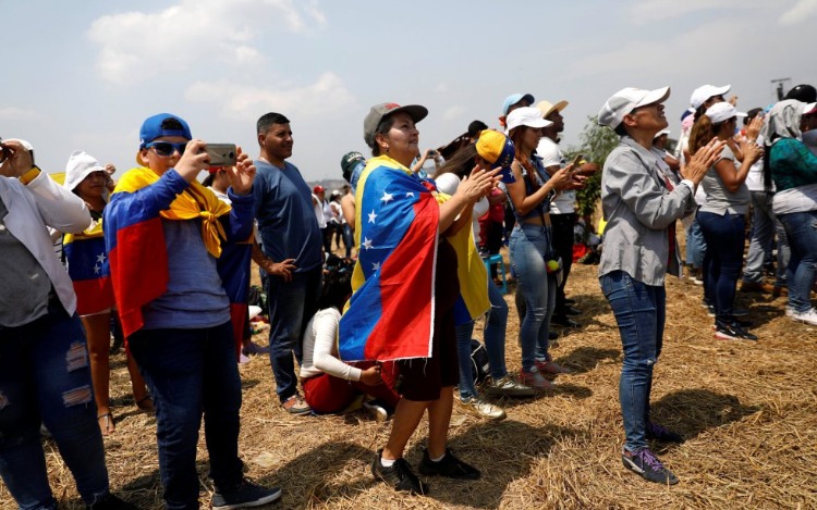 Así fue el mega concierto en la ciudad de Cúcuta, en la frontera entre Colombia y Venezuela. Organizado por Richard Branson (Virgin) con el objetivo de recaudar 100 millones de dólares en ayuda humanitaria, respondiendo al pedido del Presidente Interino Juan Guaidó.