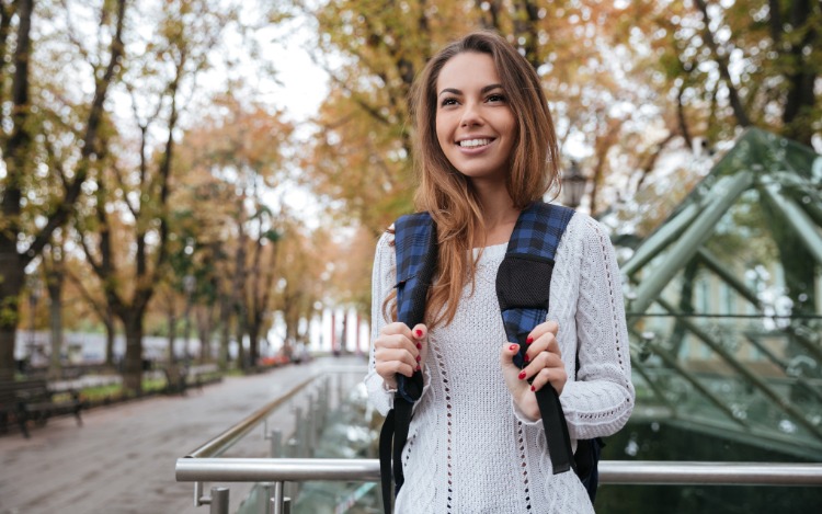 La inteligencia emocional es una de las habilidades indispensables en el mundo relacional de las personas, ya que permite conectar mejor con quienes somos y convivir eficazmente con el entorno en todo tipo de situaciones.