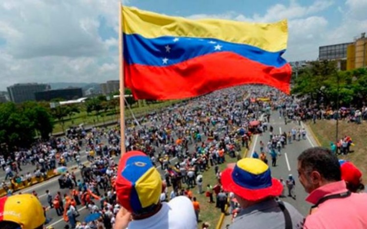 La diáspora venezolana produjo uno de los éxodos más grandes de la historia. Los emigrantes buscan oportunidades laborales que les permitan vivir mejor y ayudar a quienes se quedan en la tierra de Bolívar, a la cual muchos anhelan volver.