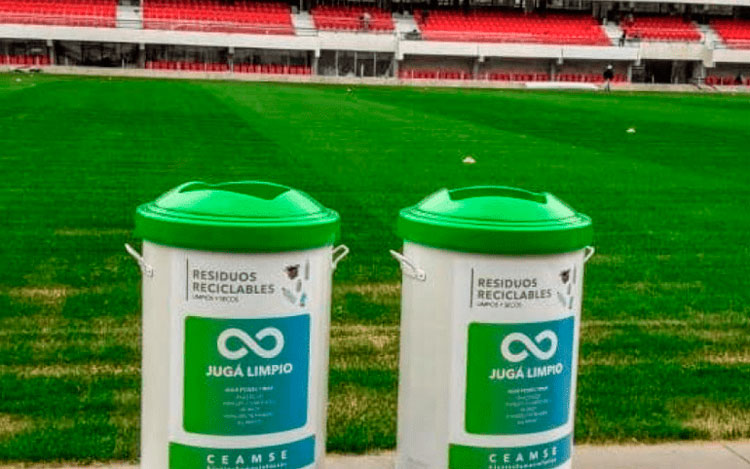 El Club Estudiantes de La Plata reinauguró su estadio con el sello del CEAMSE. La basura de los hinchas será reciclada.