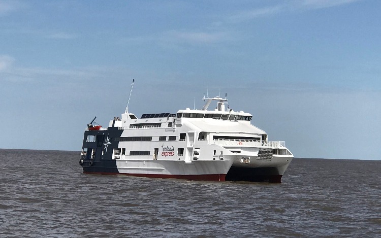 Colonia Express amplía su flota incorporando su nuevo buque SuperFerry Express