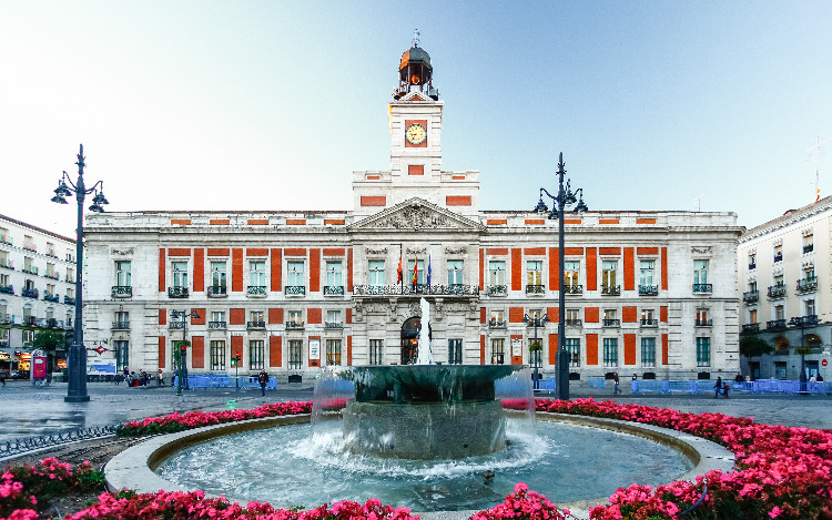 Los free tours son una forma de realizar visitas guiadas por los principales puntos de la ciudades sin necesidad de pagar una tarifa fija.