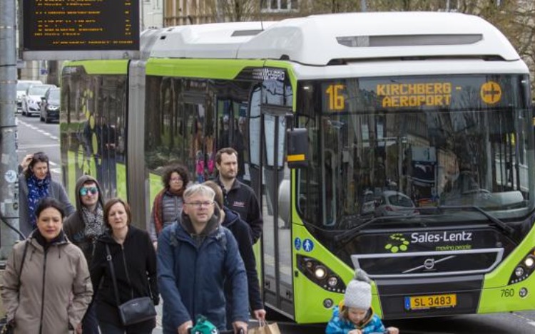 El tren de primera clase será la única opción paga y también los viajes al extranjero, aunque los ciudadanos que trabajen fuera del país se beneficiarán de tarifas reducidas en los trayectos más frecuentes.