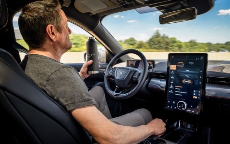 Ford anunció la incorporación de su Asistente de Conducción Activa "manos libres", Ford Co-Pilot360™