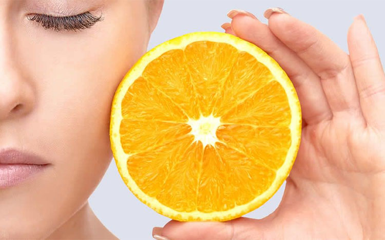 Beneficios de la vitamina C tópica, formas y tipos de uso.