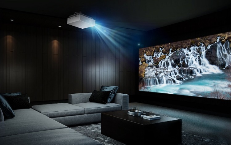 Sin importar lo brillante que sea la habitación o la oscuridad de la escena, el proyector láser UHD LG CineBeam 4K ofrece la mejor experiencia cinematográfica en el hogar.